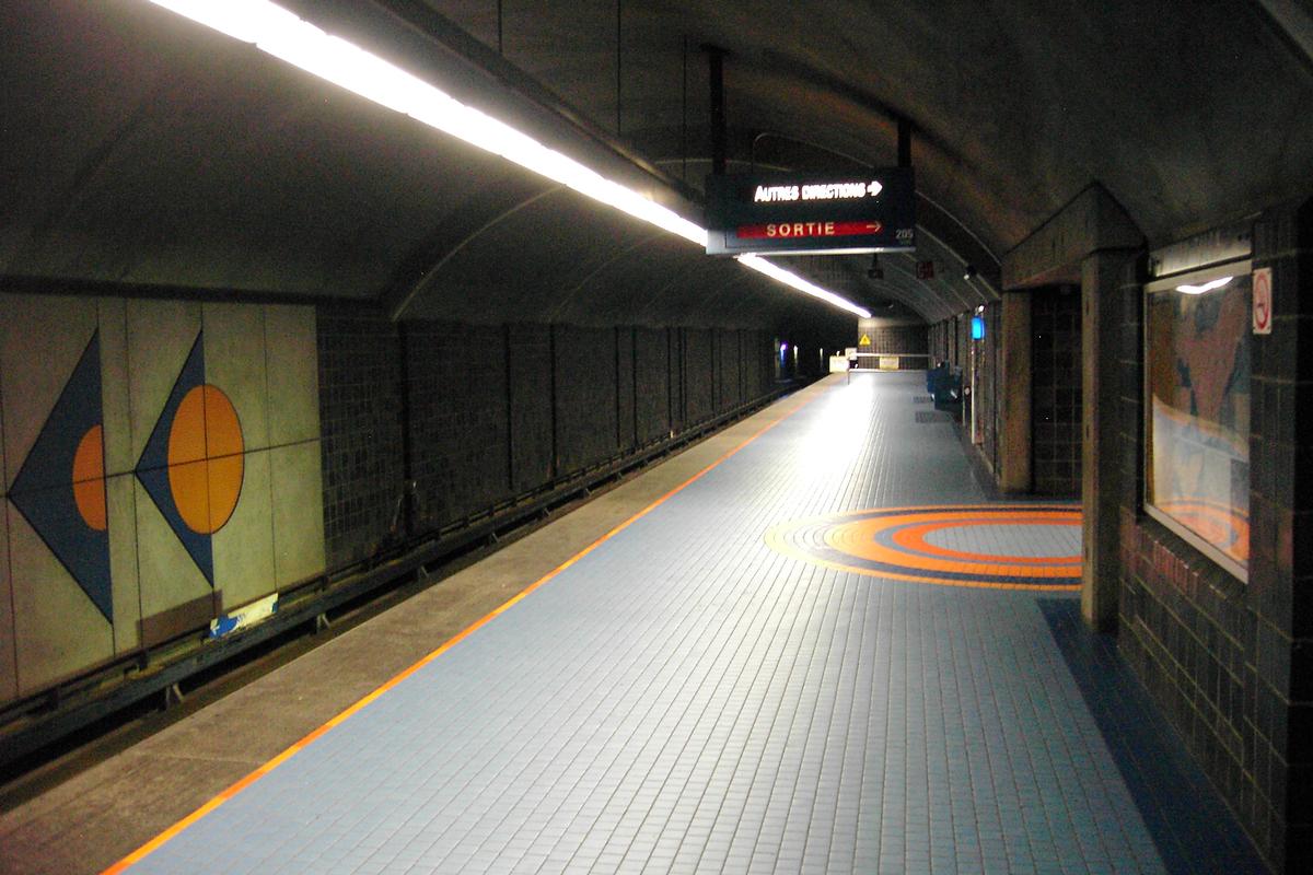 Métro von Montreal - Blaue & Orange Linien - Bahnhof Jean-Talon 