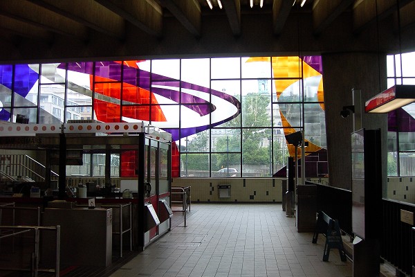 Métro von Montreal - Orange Linie - Bahnhof Champs-De-Mars 