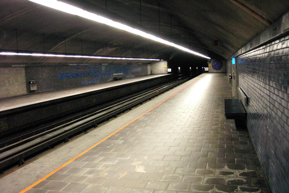 Métro von Montreal - Orange Linie - Bahnhof Georges-Vanier 
