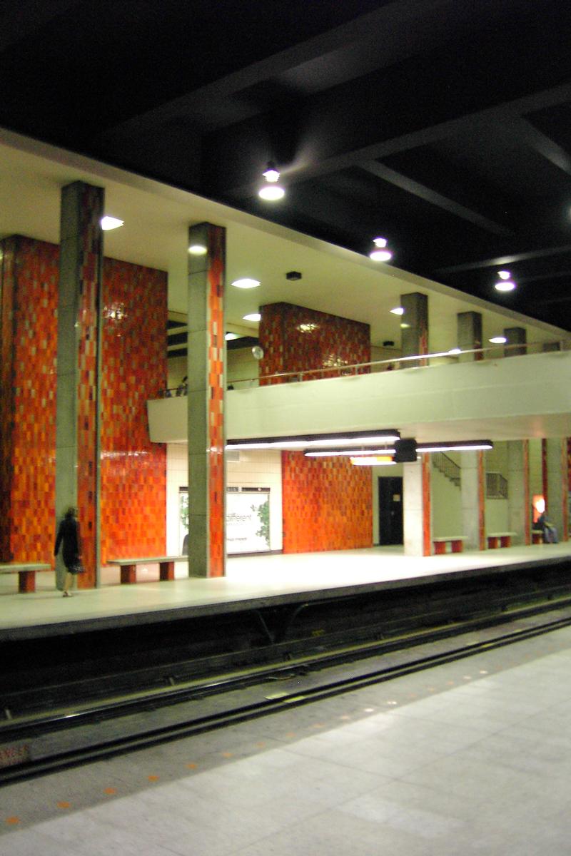 Métro von Montreal - Orange Linie - Bahnhof Rosemont 