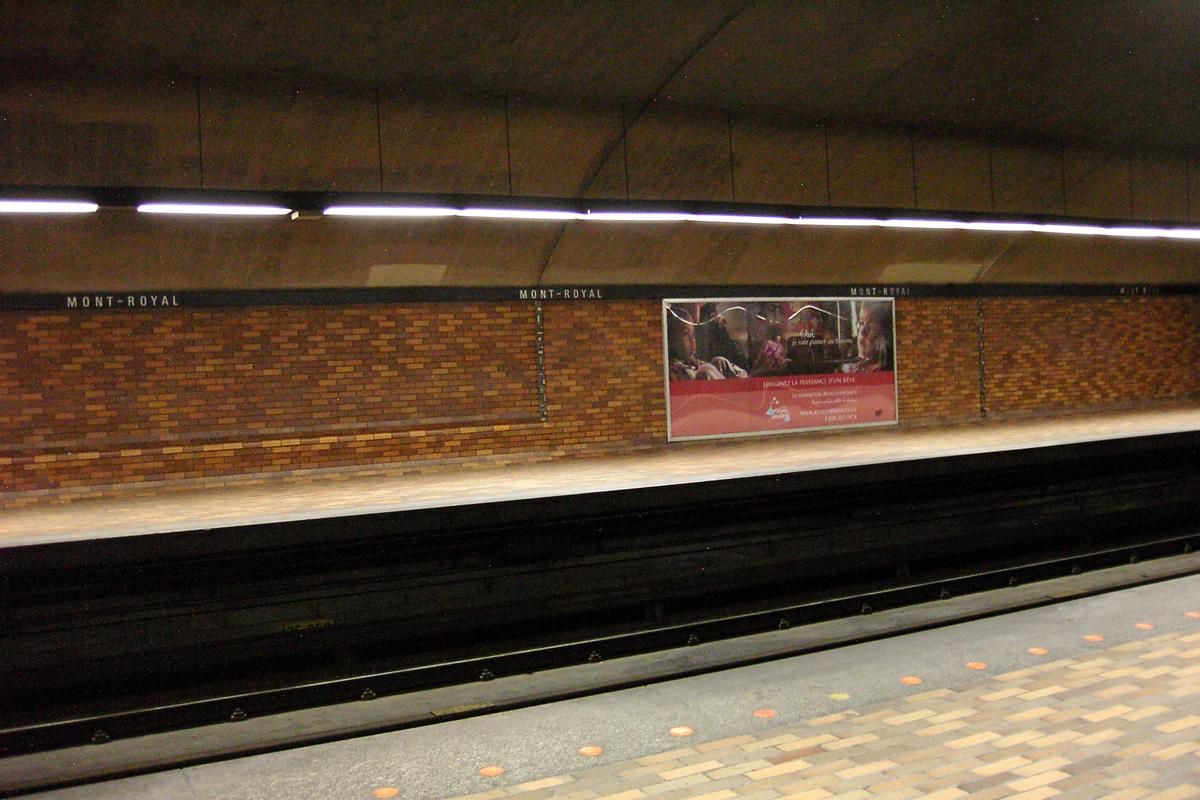 Fiche média no. 91406 Station Mont-Royal; Aperçu des détails et des couleurs de la partie voutée de la station. Vers la gauche direction Montmorency, à droite direction Côte-Vertu. 20/31 Ligne Orange Métro de Montréal