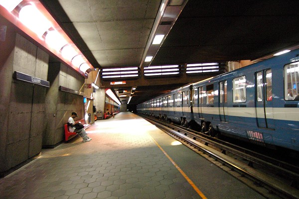 Métro von Montreal - Orange Linie - Bahnhof Vendôme 