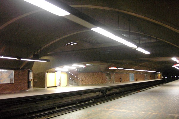 Métro von Montreal - Orange Linie - Bahnhof Mont-Royal 