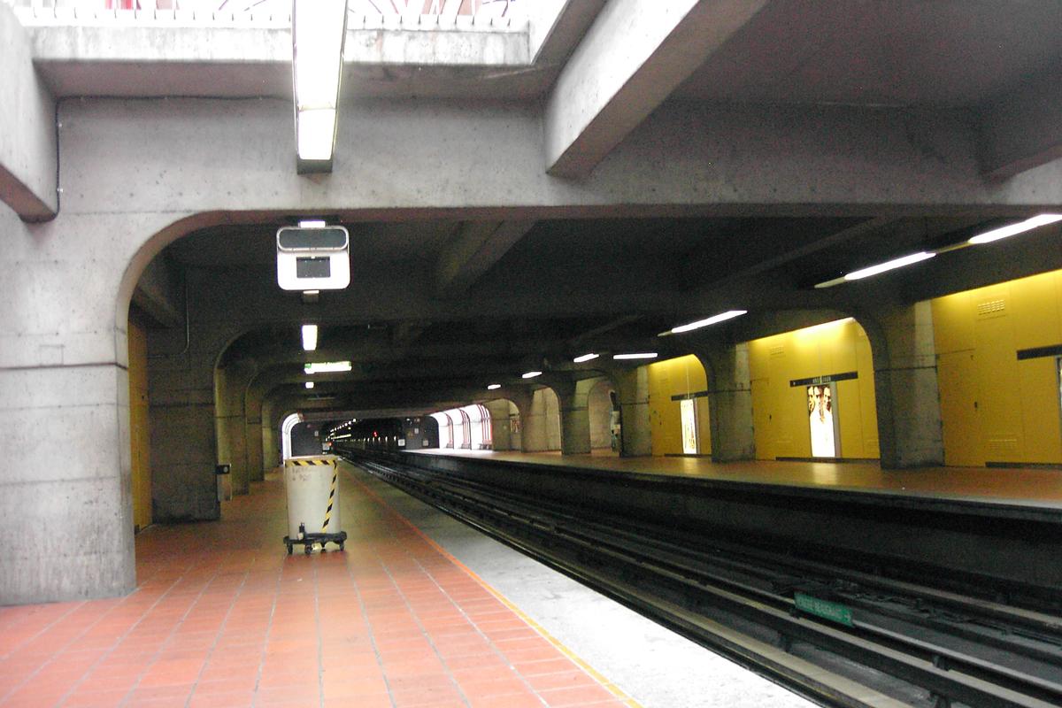Montreal Metro - Green Line - Angrignon Station 
