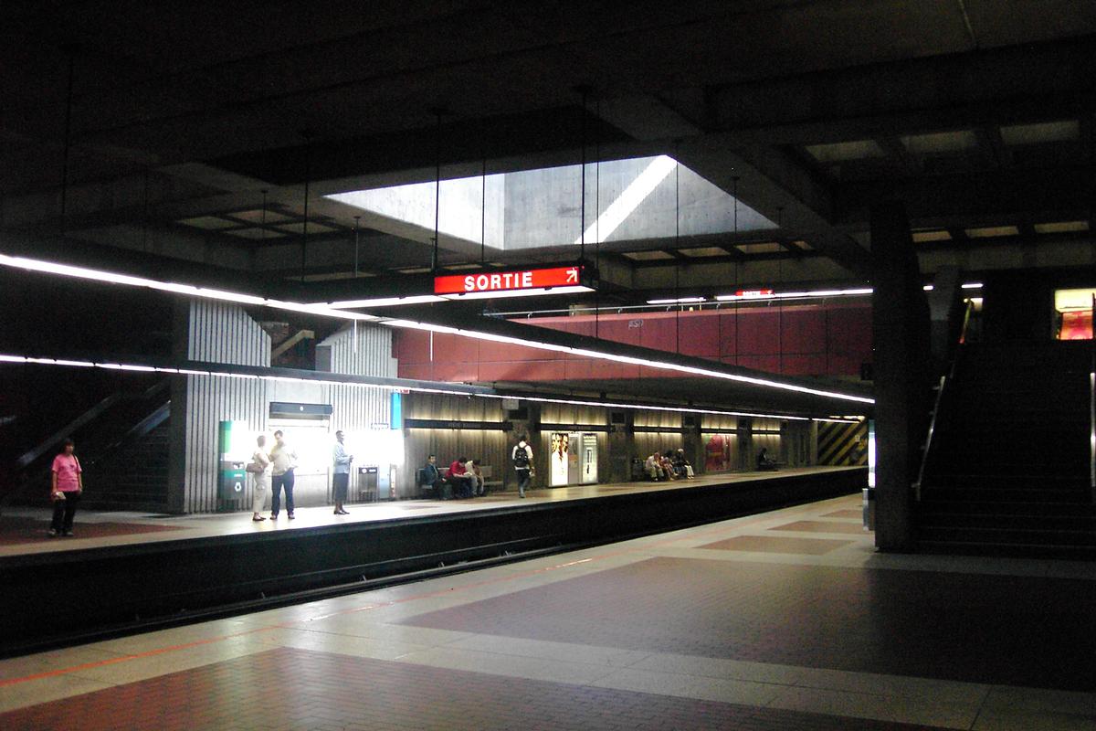 Station terminale Honoré-Beaugrand; Aperçu de la grande salle de la station; 01/27 Ligne Verte Métro de Montréal 