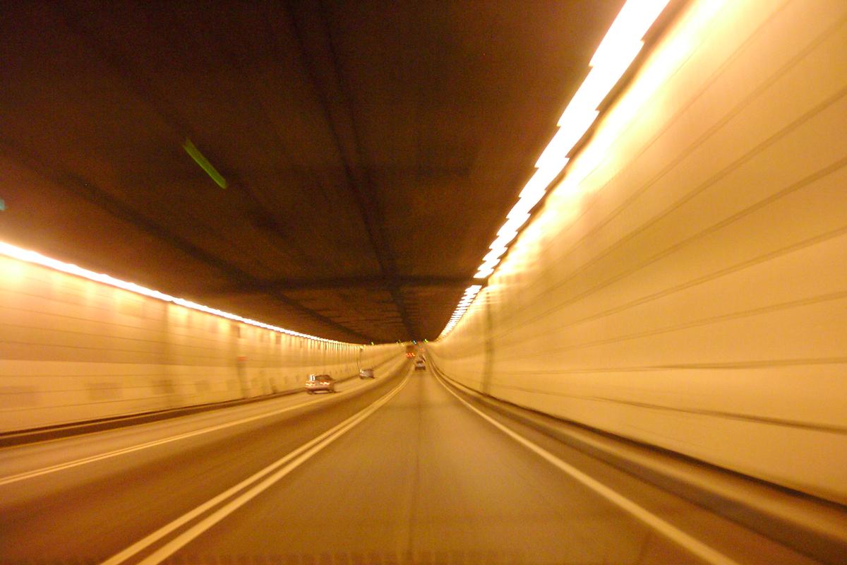 Tunnel Louis-Hippolyte-LafontaineDébut de la partie sous fluviale direction sud 