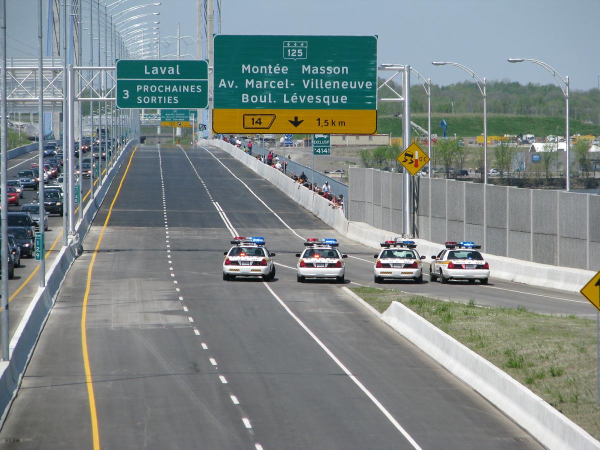 Le samedi 21 mai 2011 à 13:15 Hrs. Inauguration officielle du pont. Ce qui pendant quatre décennies semblait utopique est devenu réalité 