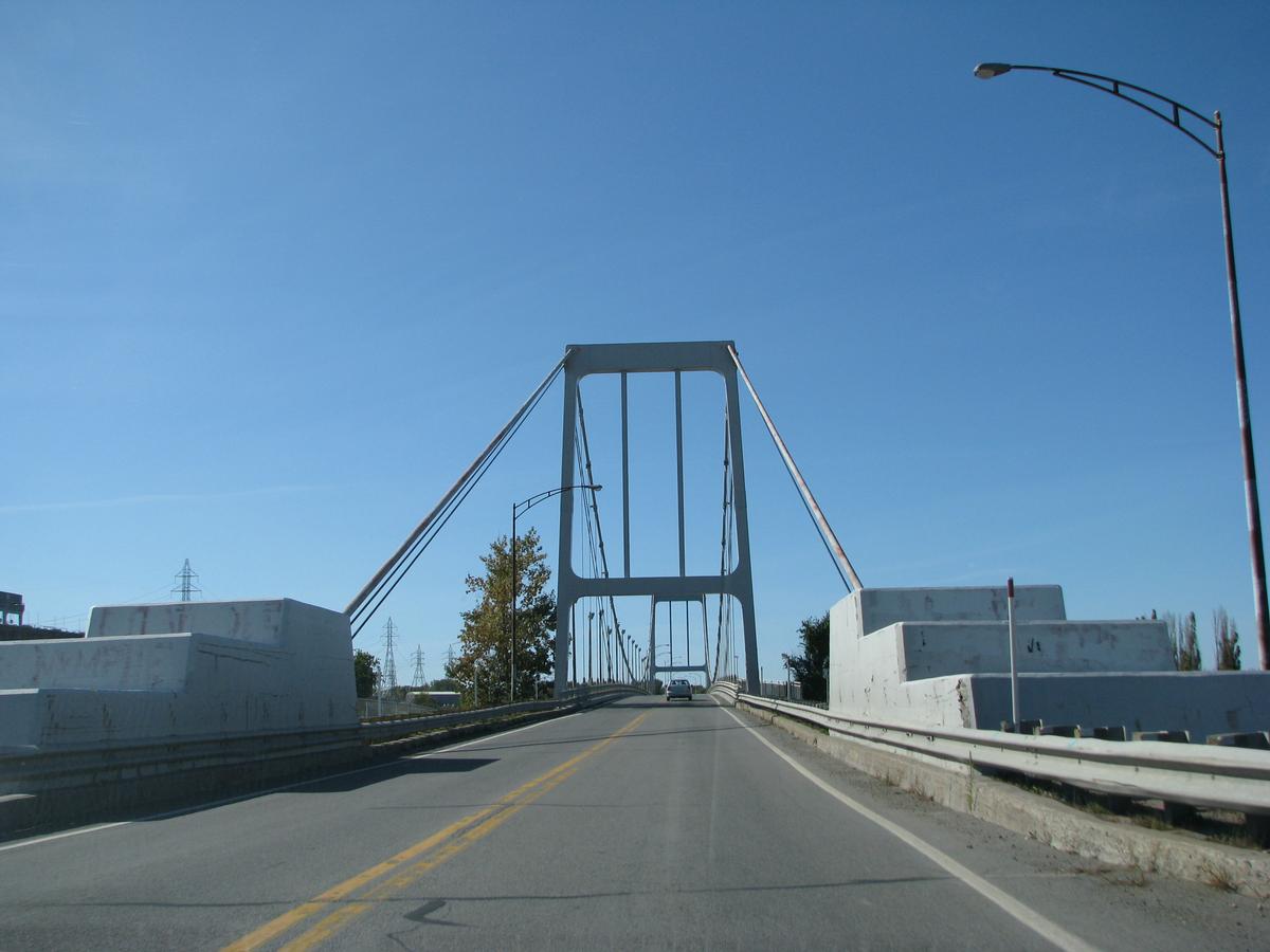 En roulant vers Salaberry de Valleyfield, sur la route 132 ouest, pont suspendu du canal de Beauharnois 