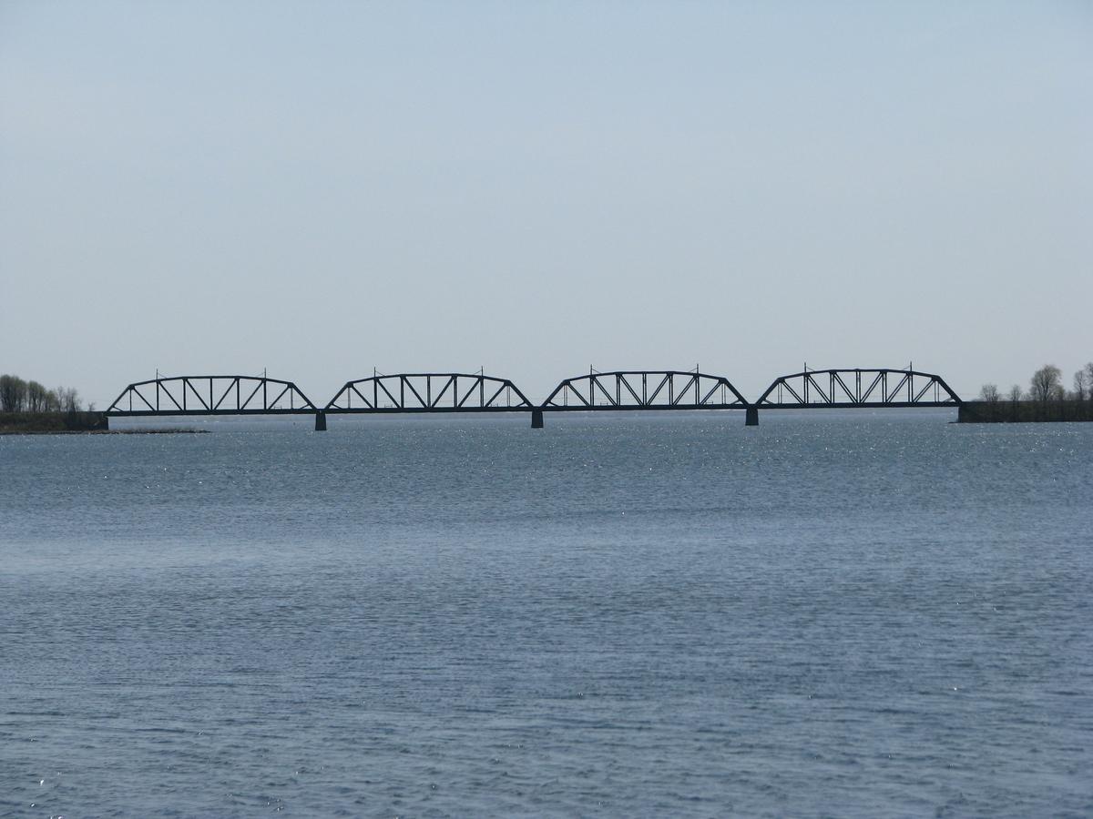 Les Coteaux Railroad Bridge 