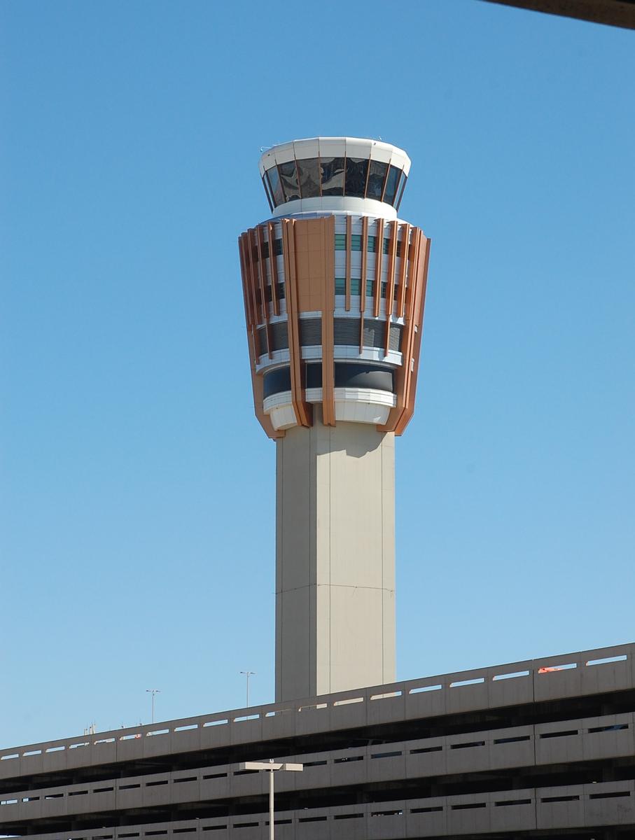 Phoenix Sky Harbor International Airport - View of the control tower 