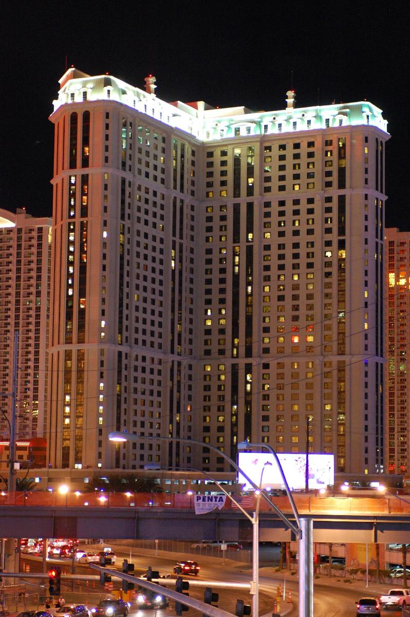Marriott's Grand Chateau - Night view 