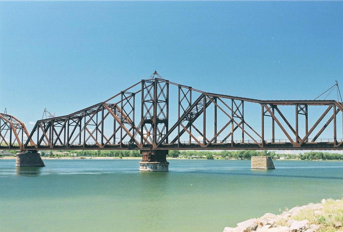 Dakota, Minnesota and Eastern Railroad Bridge 