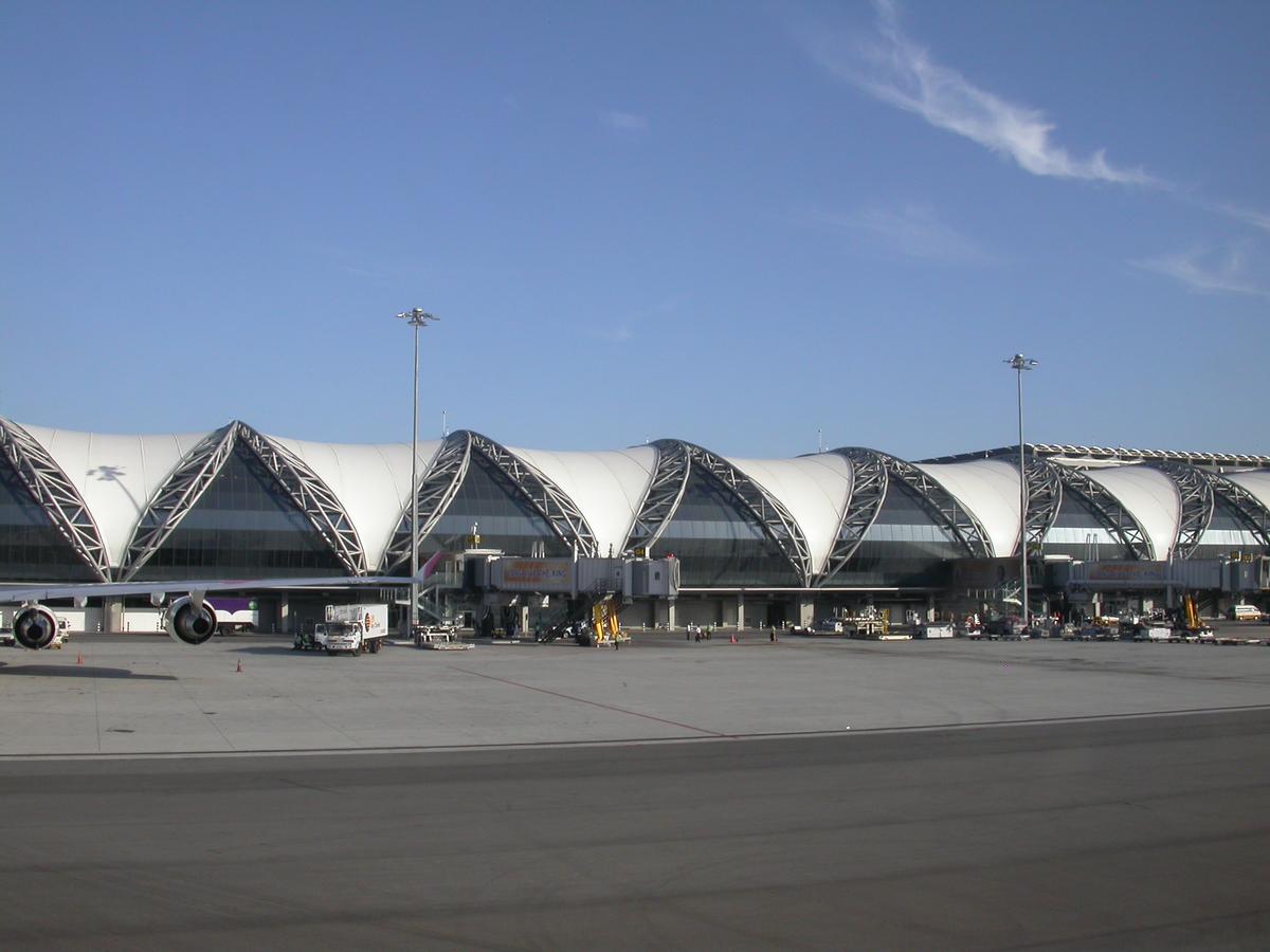 Aéroport international de Bangkok (Suvarnabhumi)vue de l'aérogare 