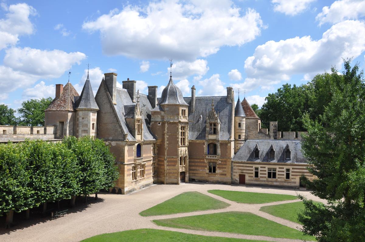 Burg Ainay-le-Vieil 