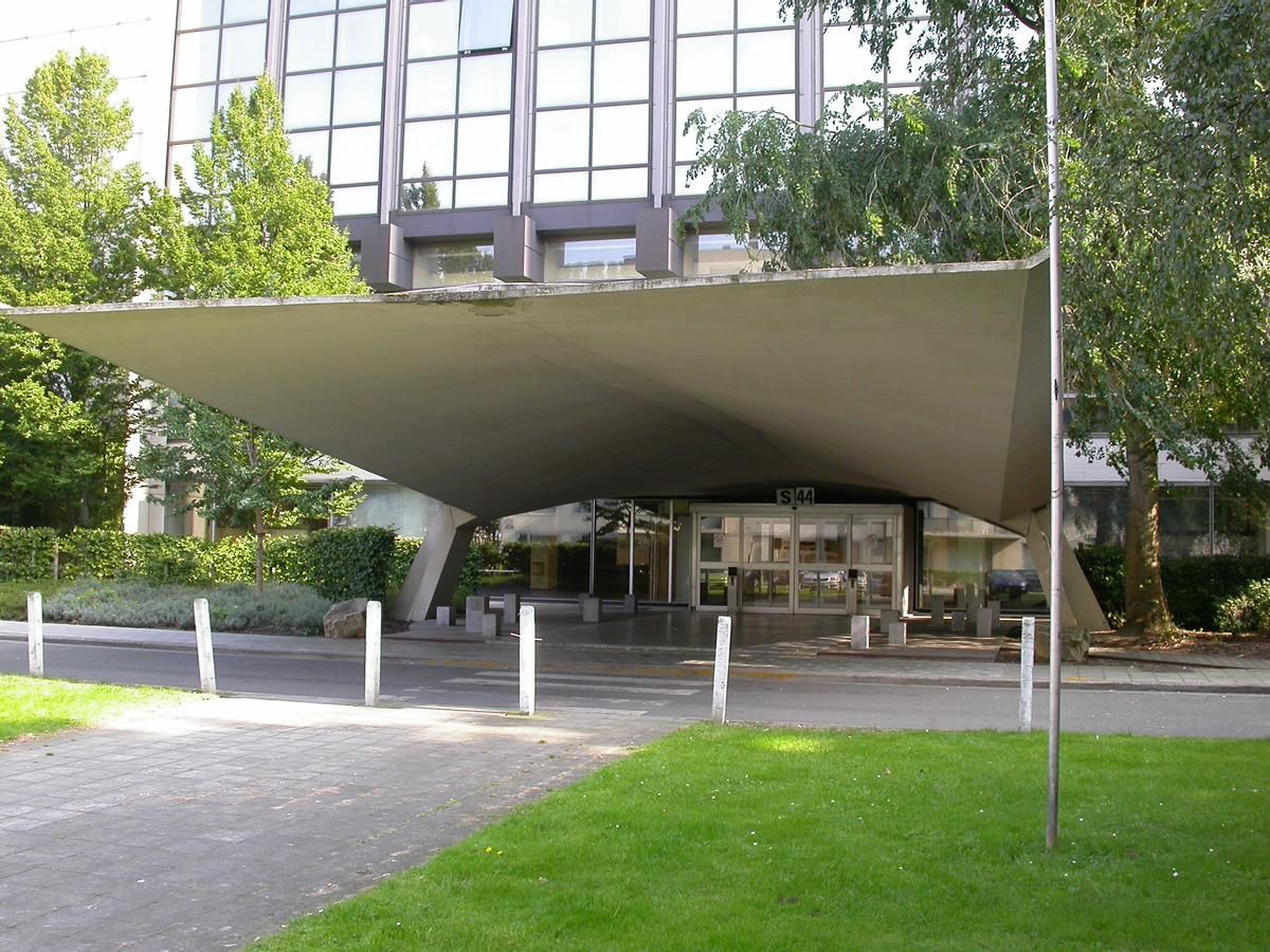 Awning of the Institut de Sociologie of the Université Libre de Bruxelles 