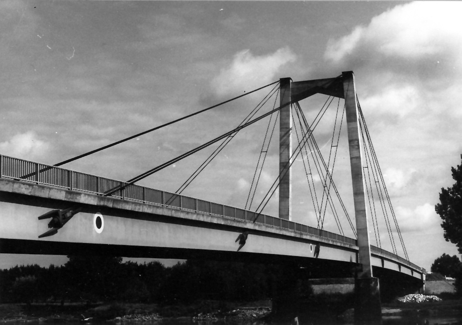 Pont haubané de Saint-Florent-le-Vieil 