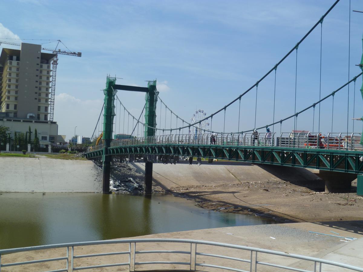 Pont démoli suite à la catastrophe de novembre 2010 