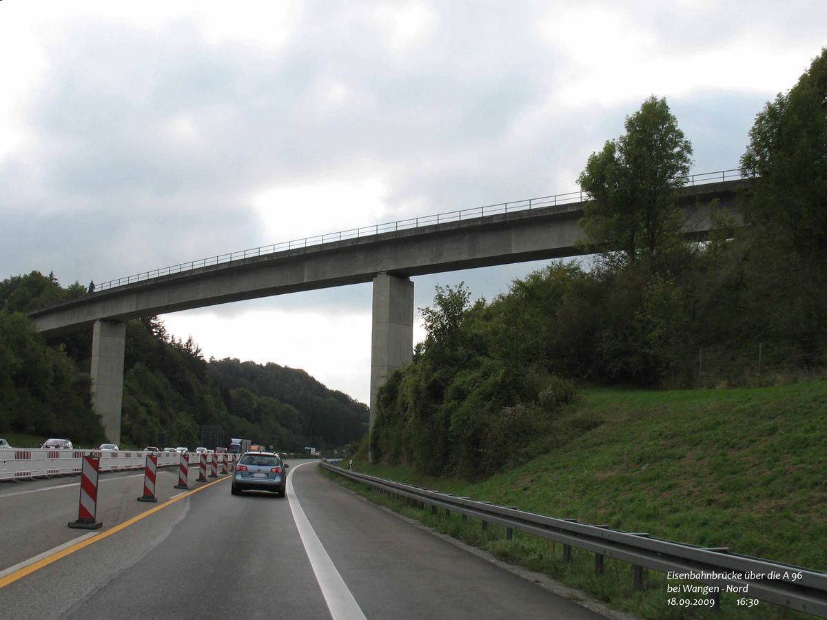 Eisenbahnbrücke über die A 96 südwestl. der AS Wangen - Nord 