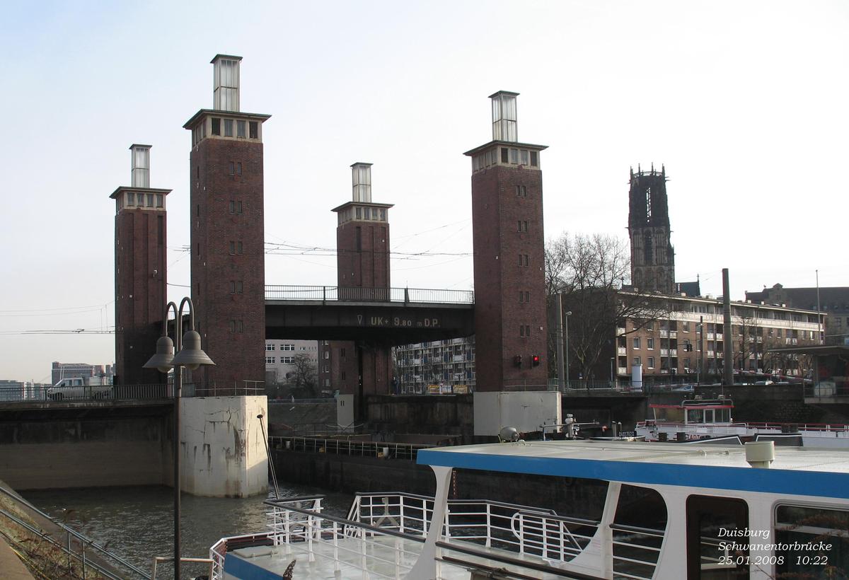 Duisburg: Schwanentorbrücke 