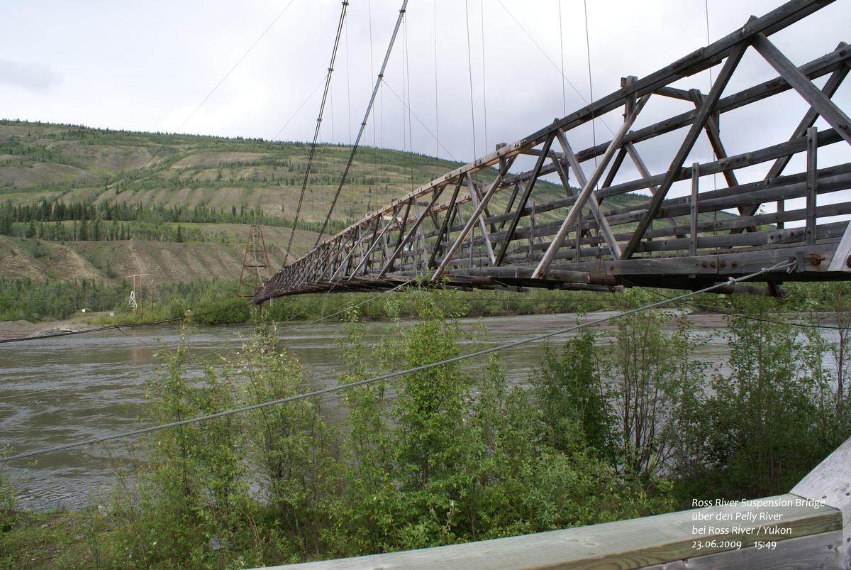 Ross River Suspension Bridge über den Pelly River bei Ross River / Yukon 