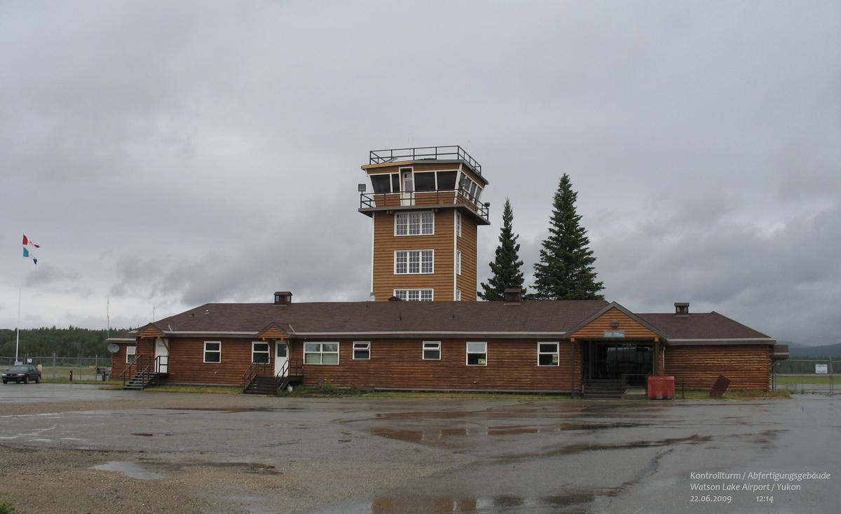 Kontrollturm am Watson Lake Airport / Yukon 