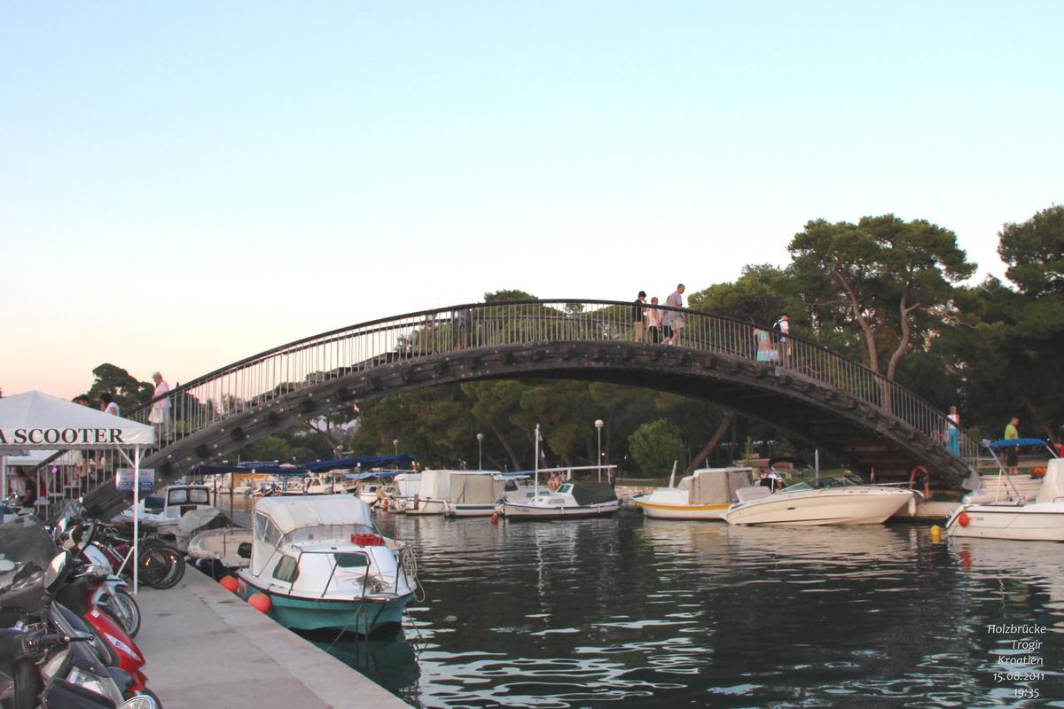 Trogir: Holzbrücke 