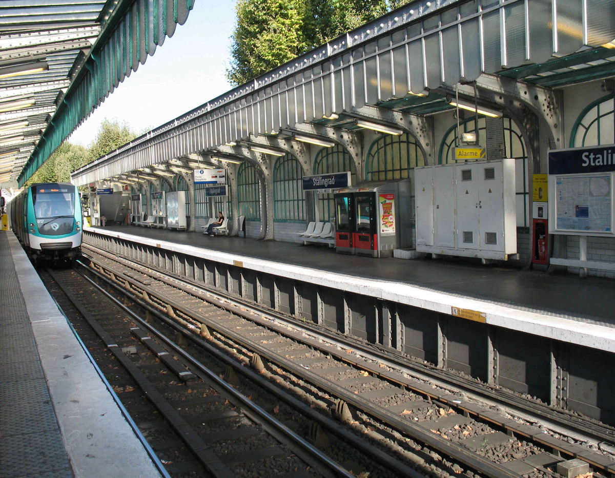 Станция метро сталинград в париже фото