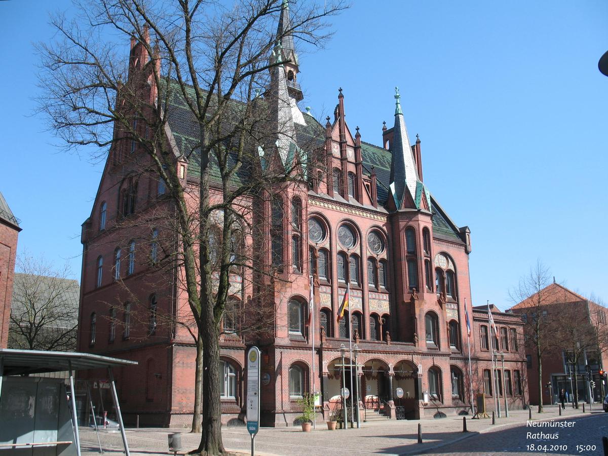Neumünster Rathaus 
