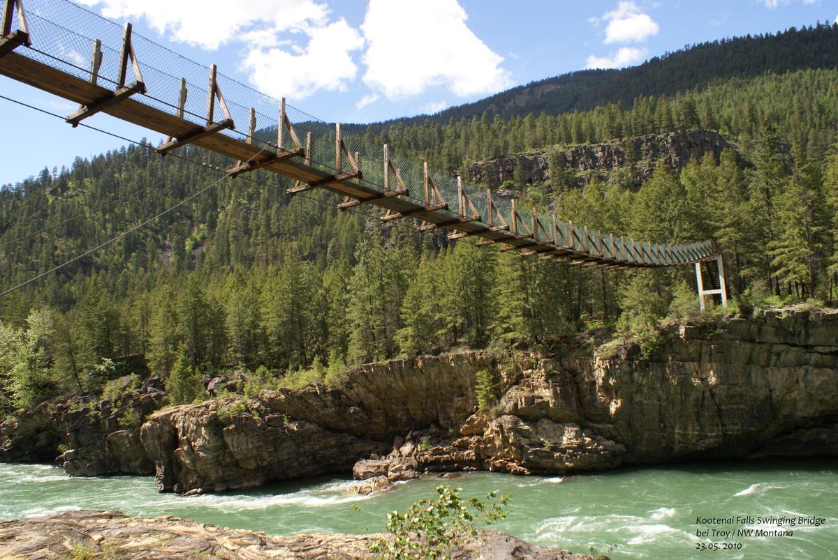 Kootenai Falls Swinging Bridge bei Troy, Lincoln County, Montana 