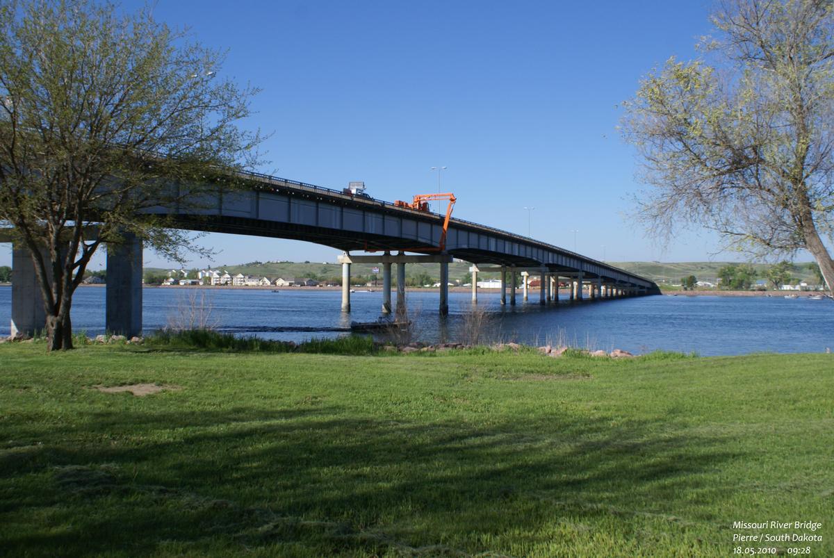 Missouri River Bridge in Pierre / South Dakota 