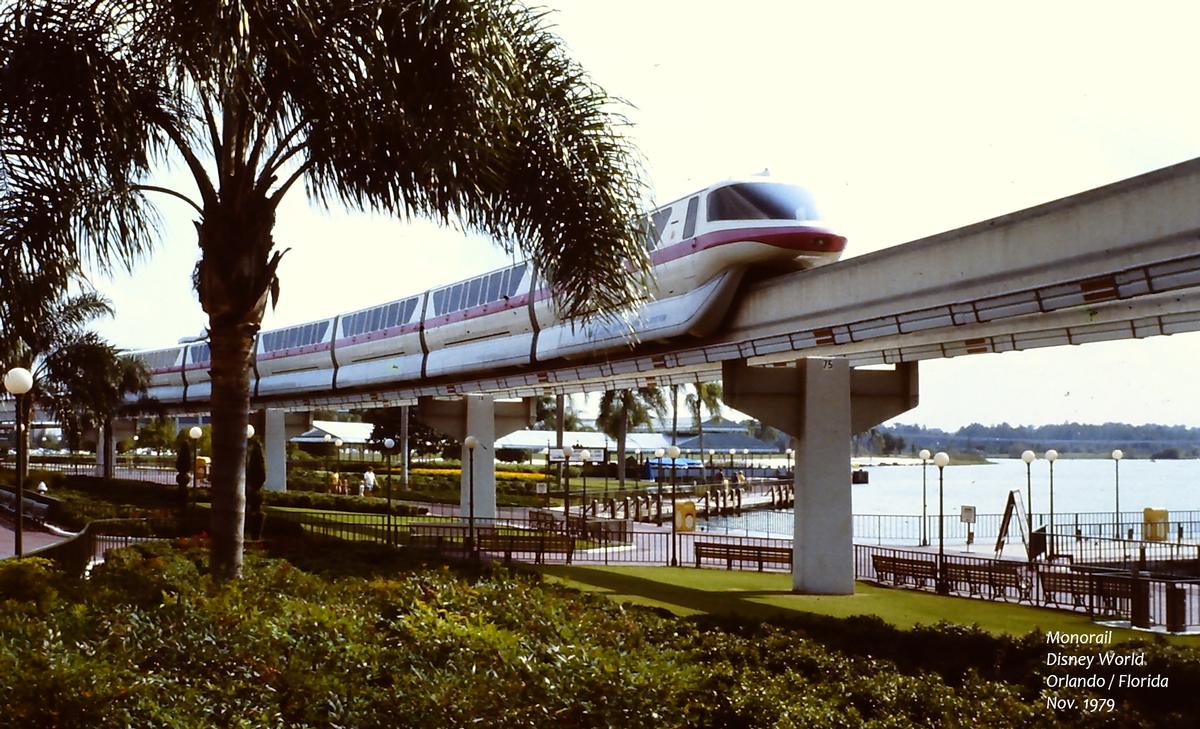 Monorail in Disney World, Orlando / Florida 