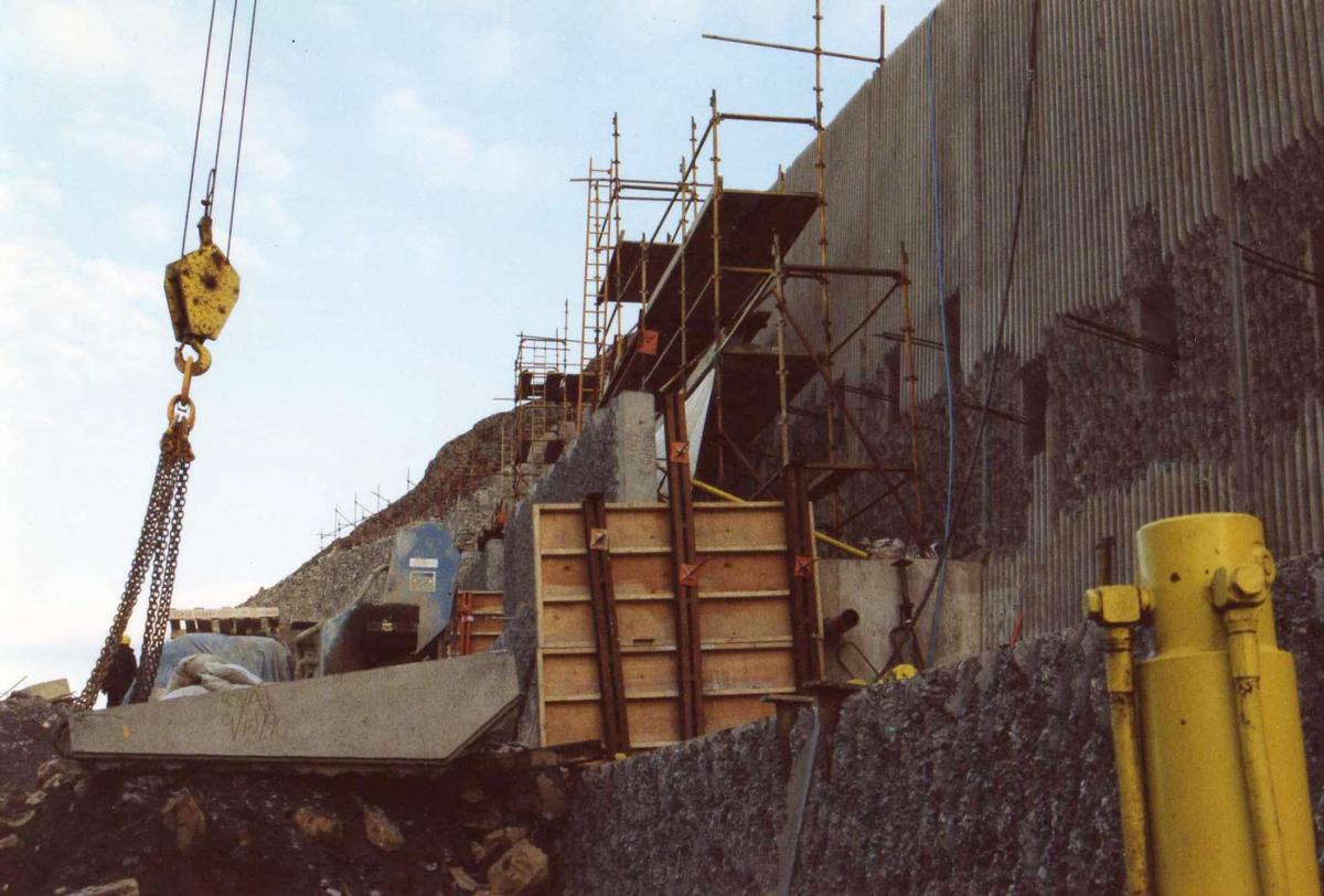 R3 Retaining Wall at Pen-y-Clip, A55 Expressway, North Wales 