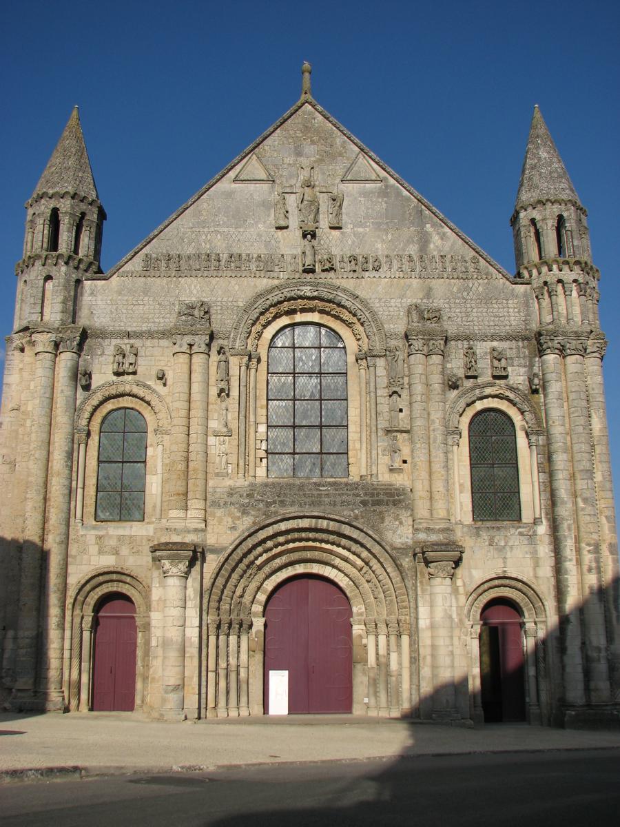 Eglise abbatiale Saint-Jouin (11-12e siècle), Commune de Saint-Jouin-de-Marnes, Département des Deux-Sèvres, Poitou-Charentes, France 