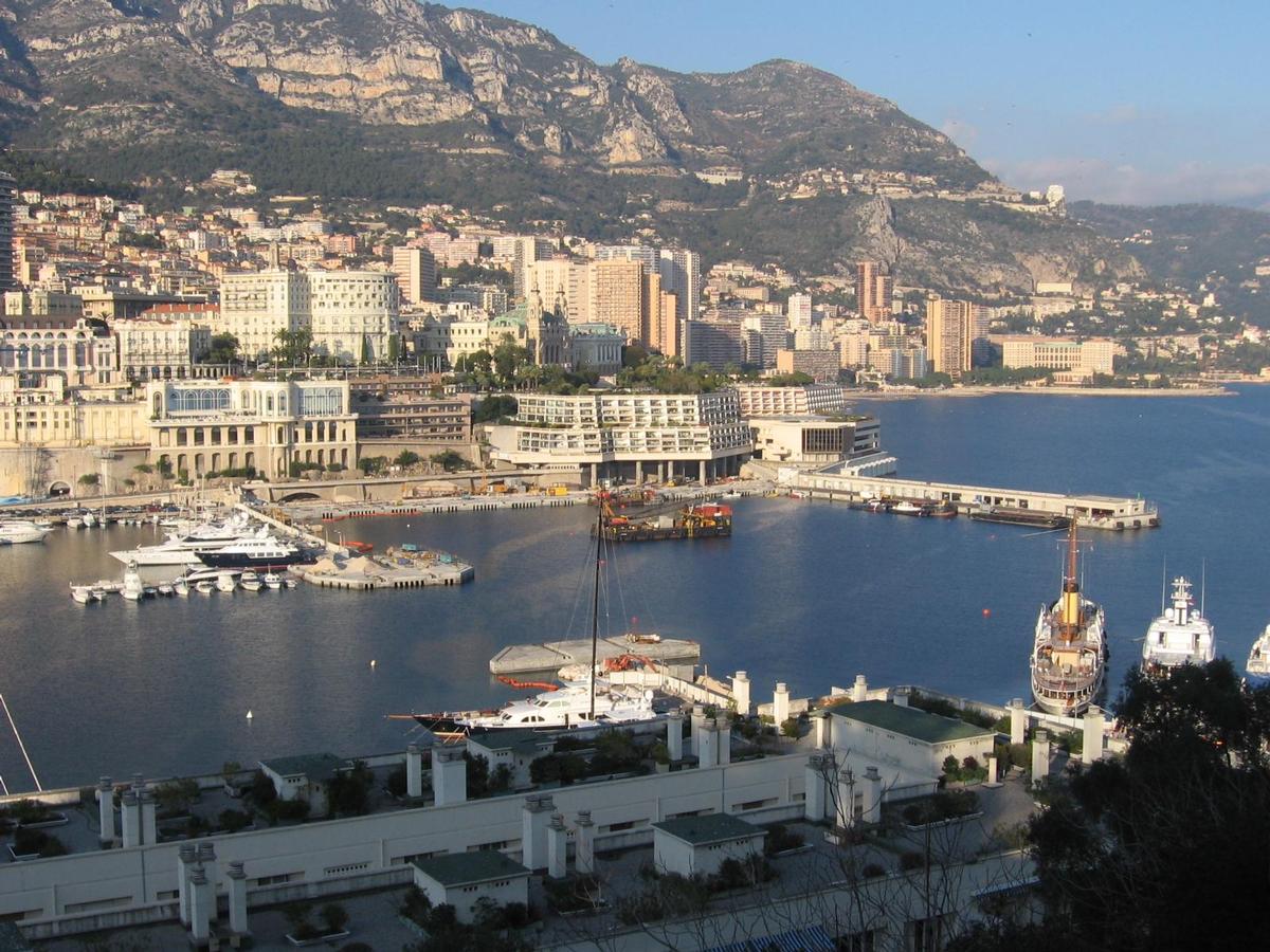 Extension of the Port Hercule at Monaco 
