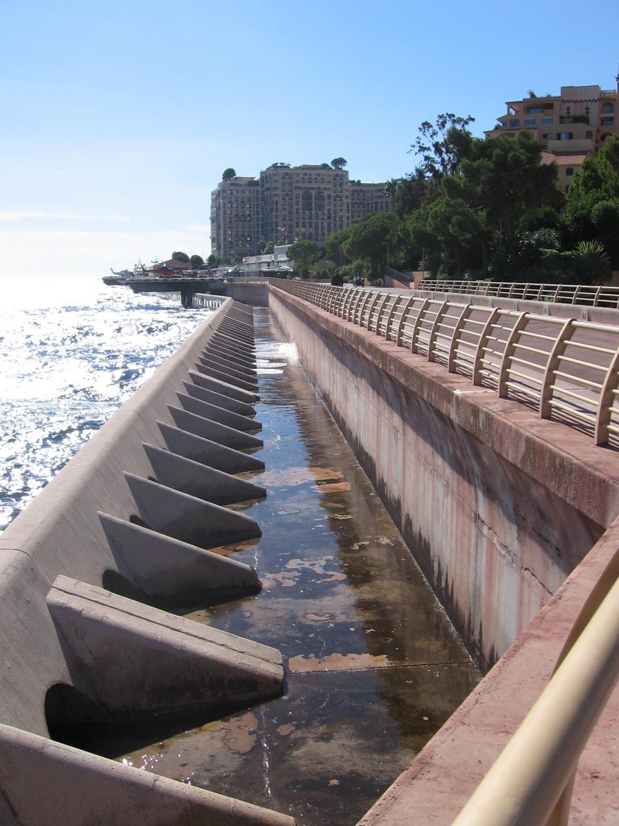 La digue et les brises-lame de FontvieillePrincipauté de Monaco 