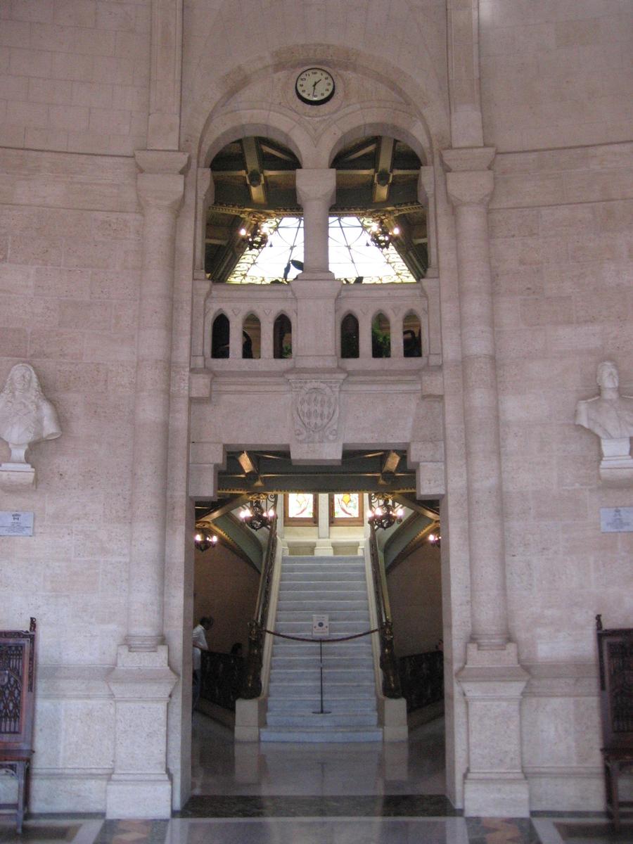 Palais de justiceSalle des Pas Perdus: accès aux escaliers, Principauté de Monaco Palais de justice Salle des Pas Perdus: accès aux escaliers, Principauté de Monaco