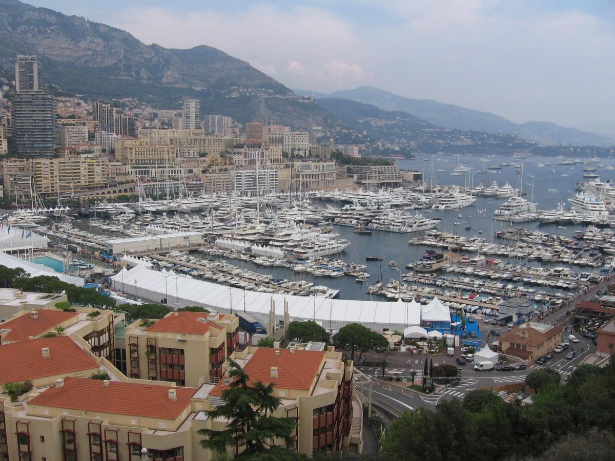 Port HerculeVue pendant le Monaco Yacht Show 