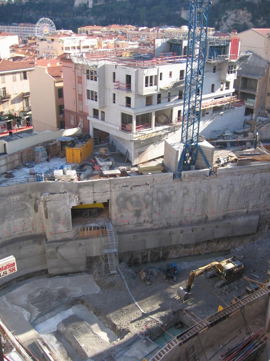 Construction du 21/25 rue de La Turbie. au premier plan, le terrassement et le soutènement pour l'Ilot Castelleretto 