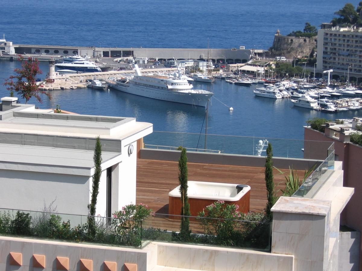 Résidence Harbour Crest: Terrasses en teck, jaccuzi et vue sur le Port Hercule pour les duplex penthouse 