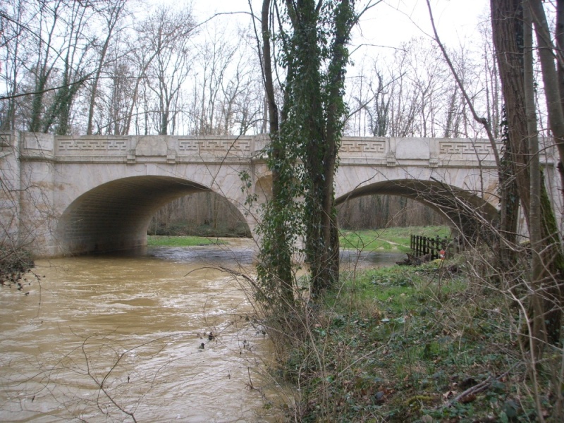 Steinbrücke in Monéteau 