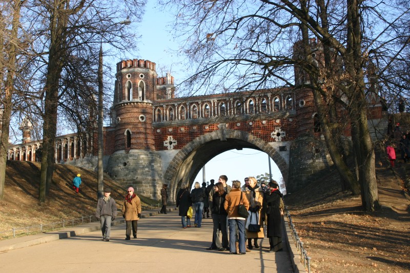 Figurenbrücke im Zarizyno-Park in Moskau 