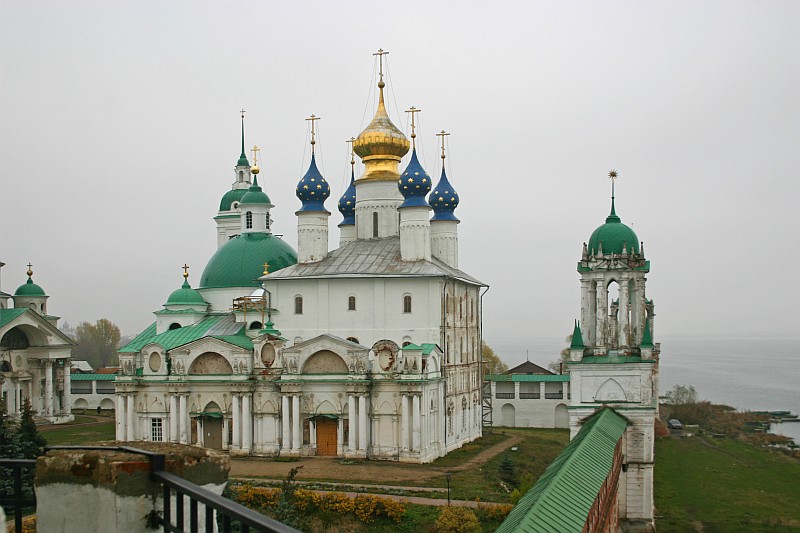 Media File No. 98583 17th-century churches, dedicated to the Conception of St Anna and to the Transfiguration of Our Saviour. The Yakovlevsky monastery. Rostov (Rostov the Great), Yaroslavl Oblast, Russia