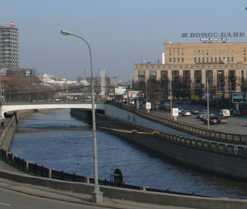 Astachowsky-Brücke in Moskau 