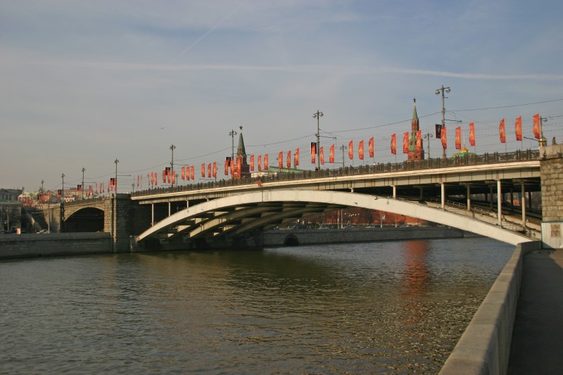Grand pont de pierre à Moscou 