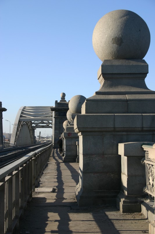 Krasnoluzhsky-Eisenbahnbrücke 