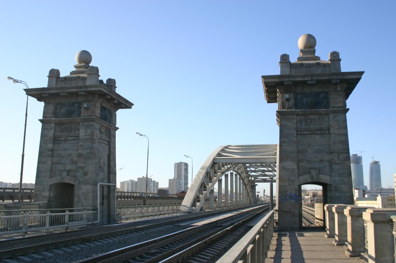 Krasnoluzhsky-Eisenbahnbrücke 
