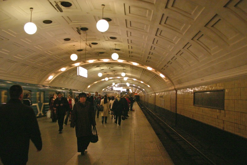 Metrobahnhof Biblioteka Imeni Lenina in Moskau 