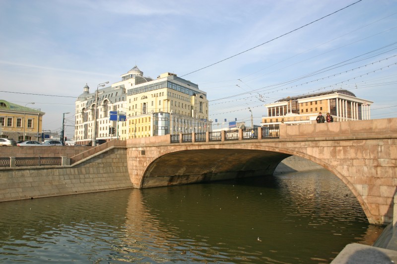Maly Moskvoretsky Bridge across Vodootvodny Canal, Moscow 