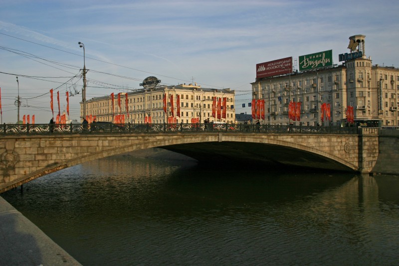 Petit pont de pierre à Moscou 