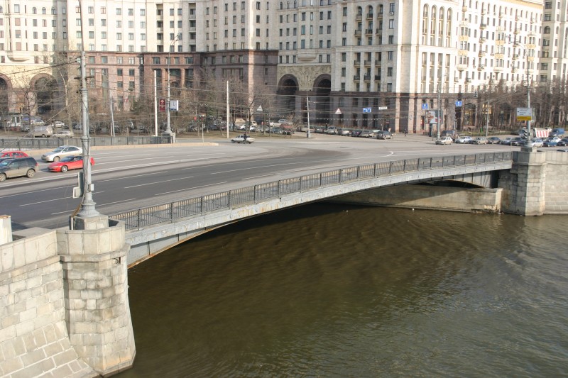 Maly Ustinsky Bridge 1938 crosses Yuza river 